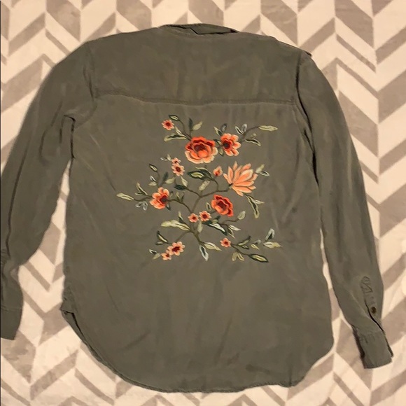 American Eagle Button Up - Picture 2 of 2